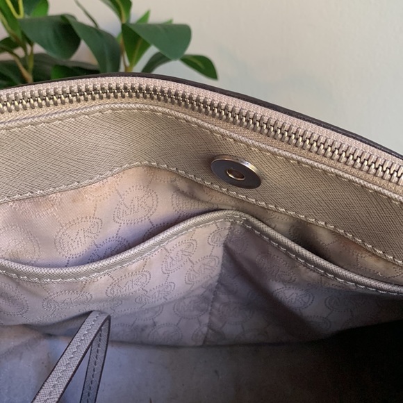 Micheal Kors Gray/Silver Bag - Picture 8 of 15